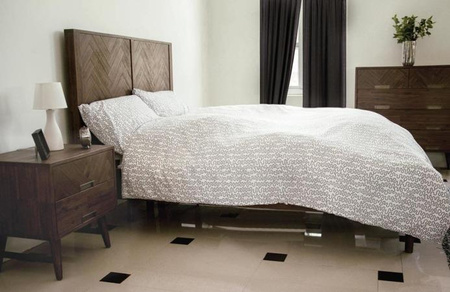 Komoda drewniana w eleganckim stylu do sypialni salonu brązowa z szufladami Ashton ASTB03