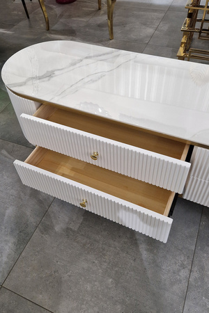 Komoda Szafka RTV do salonu z blatem ze spieku kwarcowego i złotymi detalami Morena 220 cm biała 605-2.2M do salonu lub sypialni