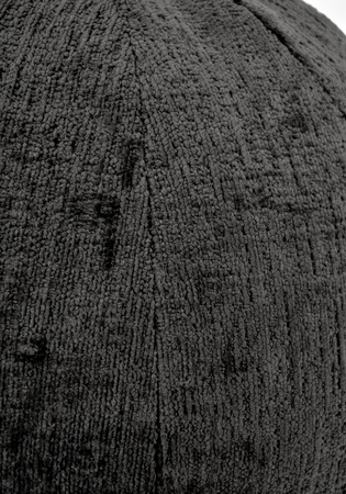 Poduszka ozdobna kula welur czarna polyester Leith LET76BL