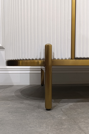Komoda biała do salonu sypialni Isella glamour ryflowana ze złoceniami 150 cm M_ARTE_ISA_01