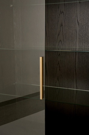 Witryna czarna z drzwiami szklanymi Seville SEV26-2