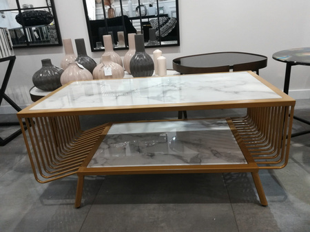 Stolik kawowy do salonu Esonne 100/52cm miodowy z białym marmurowym blatem TC113 honey