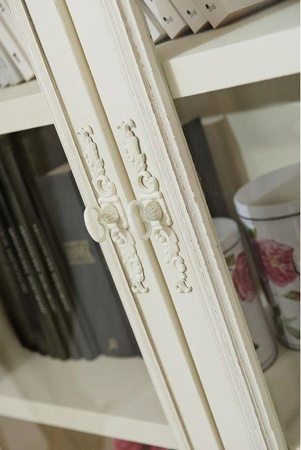 Kredens kremowy z szklaną witryną Rimini RI01