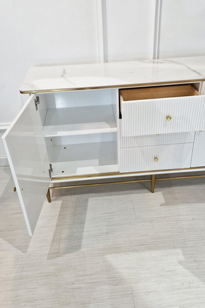 Komoda biała z szufladami do salonu sypialni Violino glamour ze złoceniami i blatem ze spieku 921-1 white